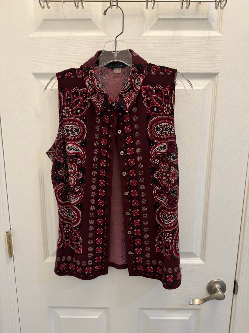 Tommy Hilfiger Sleeveless Paisley Button-Front Top in Burgundy